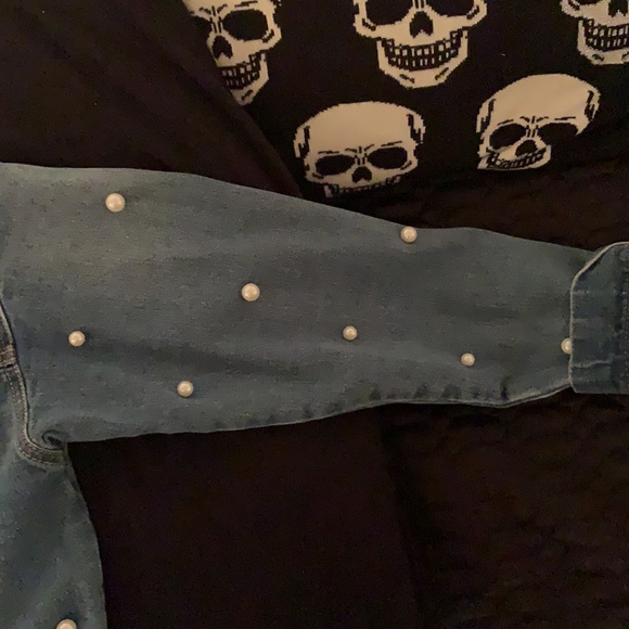 Redial s Jean jacket w pearls - Picture 7 of 8